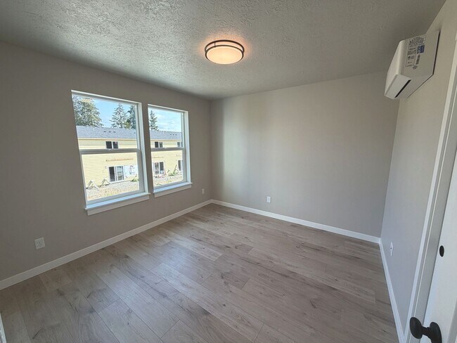 Building Photo - 1121 Sally Ln