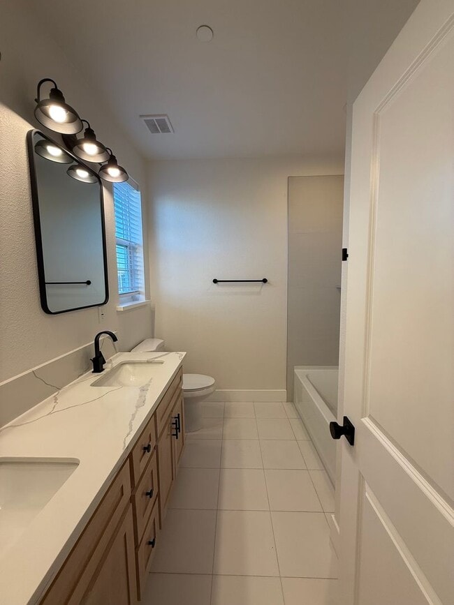 Building Photo - 8461001/85