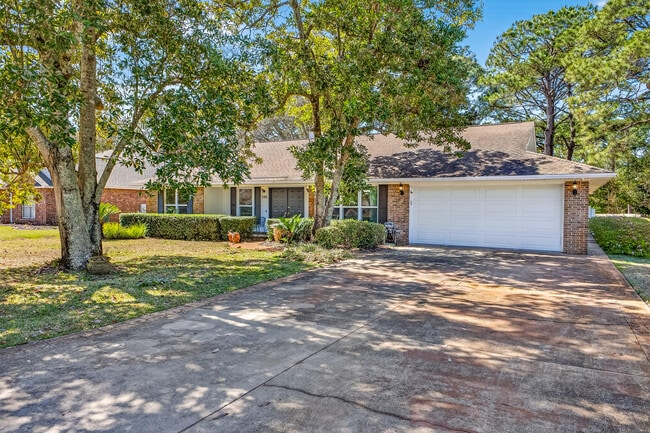 Building Photo - 1140 Troon Dr E