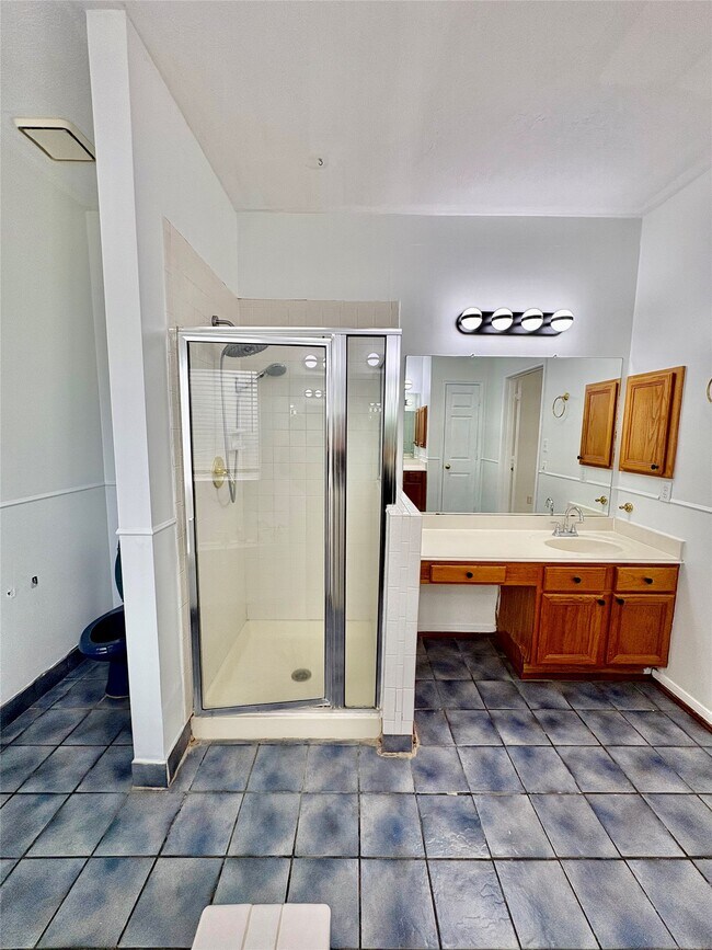 Building Photo - 6206 Paddle Wheel Dr