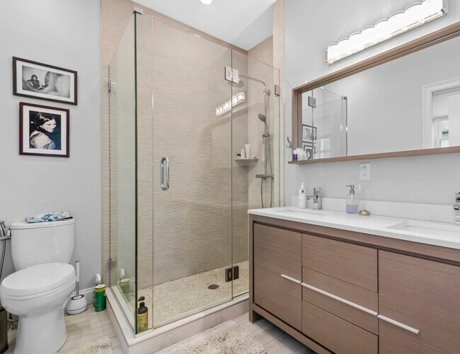 Building Photo - 25 Chilcott Pl