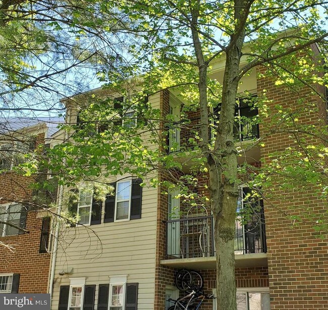 Building Photo - 18308 Streamside Dr