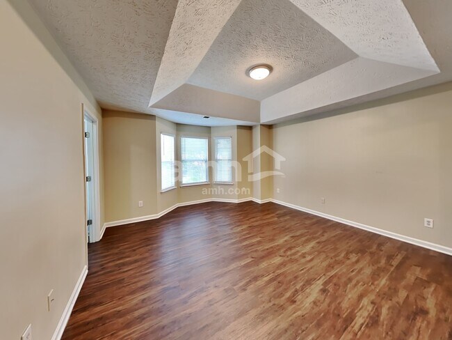 Building Photo - 4854 Lake Park Terrace