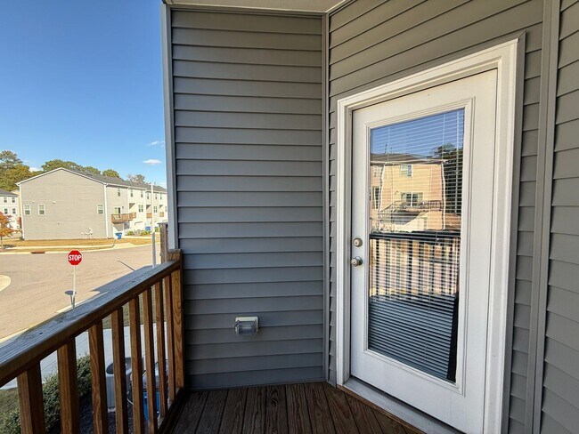 Building Photo - **OFFERING WAIVED APPLICATION FEES & $200 MOVE IN PROMOTION** Stunning 3BD, 2.5BA Raleigh Townhom...