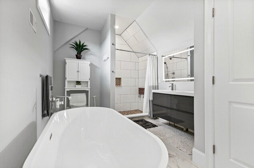 Building Photo - 84 Flint St