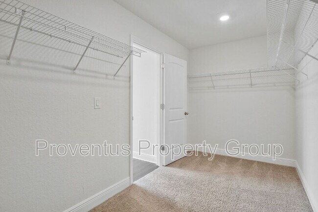 Building Photo - 2419 Privet Berry Dr