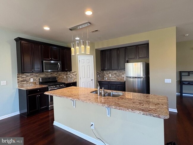 Building Photo - 537 Prizer Ct