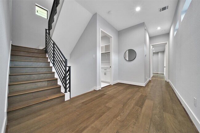 Building Photo - 1212 E 29th St