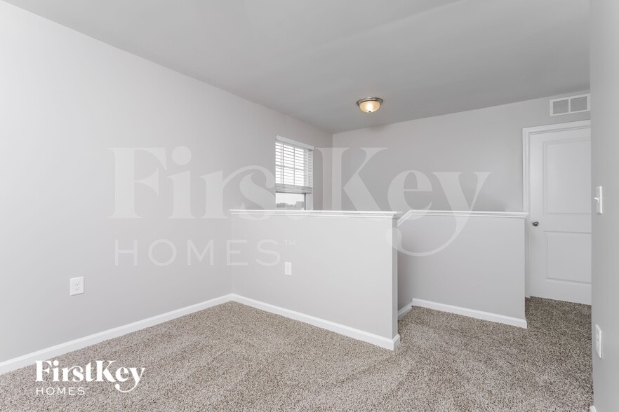 Building Photo - 636 Starry Sky Dr
