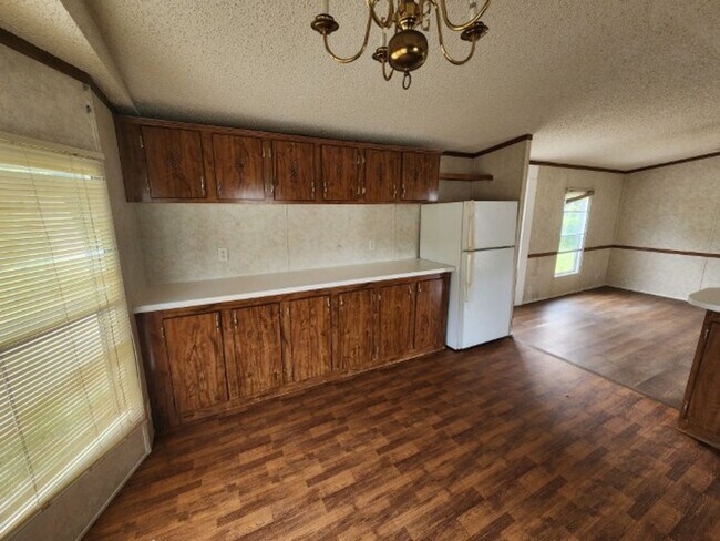 Building Photo - 42 Wilma Ln