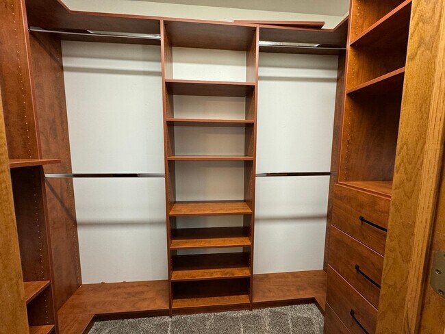 Building Photo - 731 Matts Dr