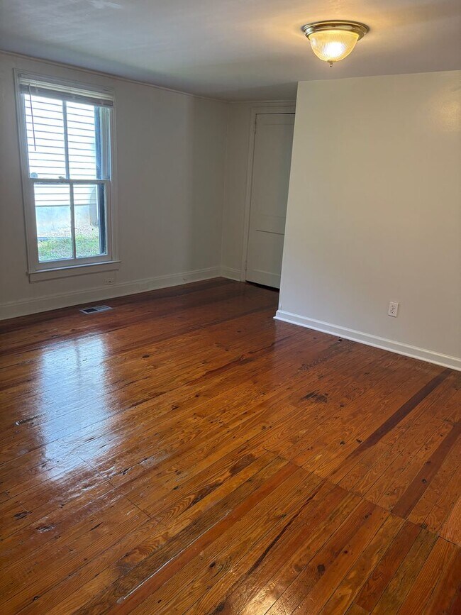 Building Photo - Spacious Renovated Lakewood Duplex! Walk t...