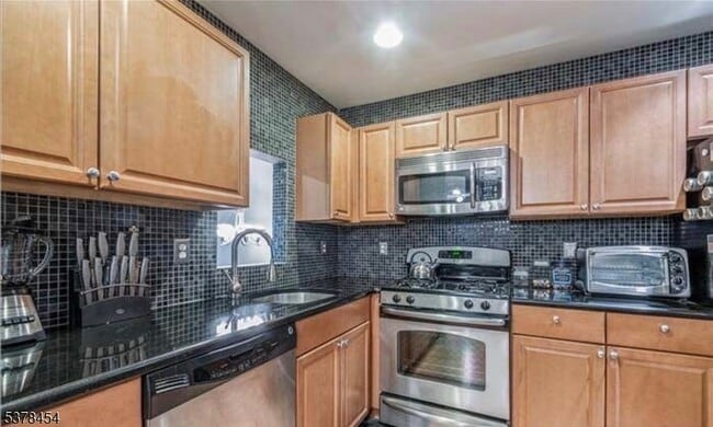 Building Photo - 115 Chariot Ct