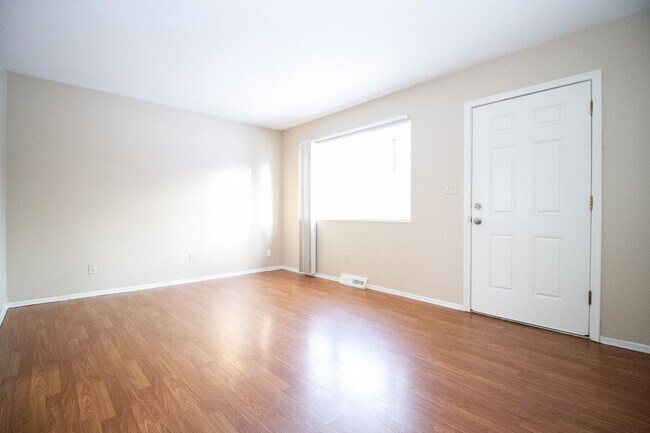 Building Photo - 2038 Airline Ave