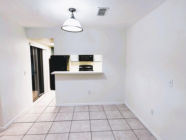 Building Photo - 631 Ridge Club Dr
