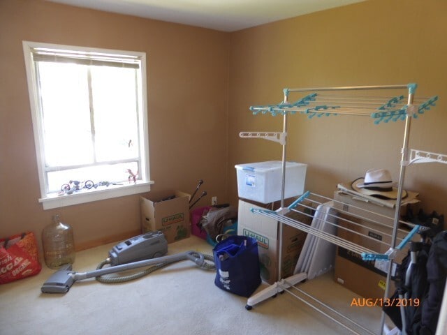 Building Photo - 2 Bed 1 Bath Upperr unit apartment in a Duplex