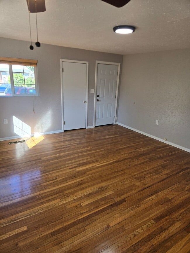 Building Photo - House with Primary Suite