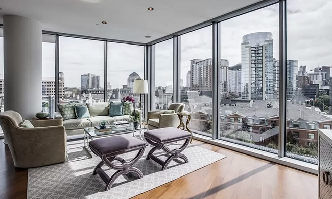Building Photo - 2900 McKinnon-1616