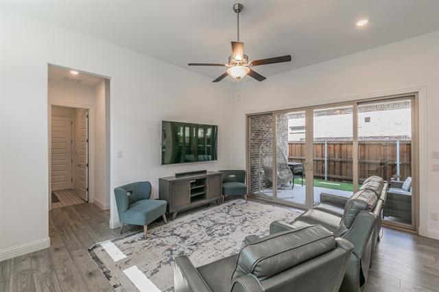 Building Photo - 711 Artesian Dr