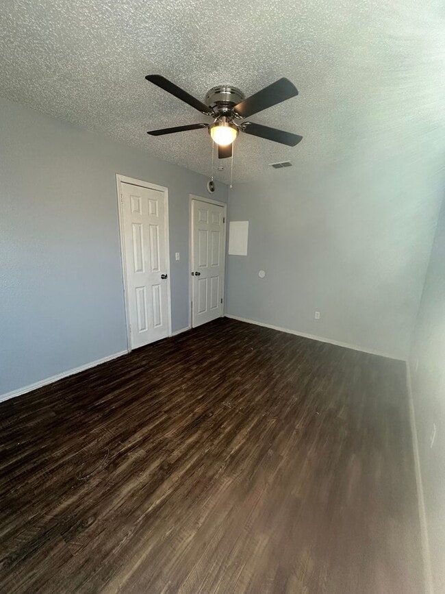 Building Photo - 301 N Louisiana St