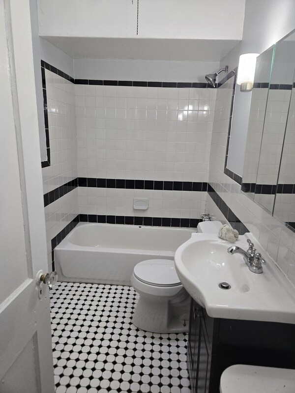 Building Photo - 6022 N 16th St