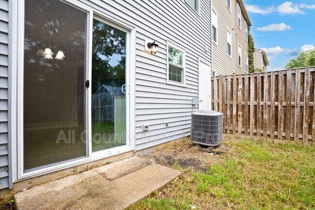 Building Photo - 17 Heather Ln