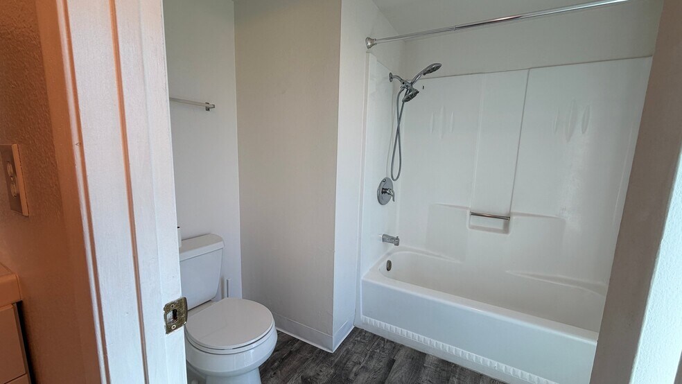 Building Photo - 5027 Guava Ave