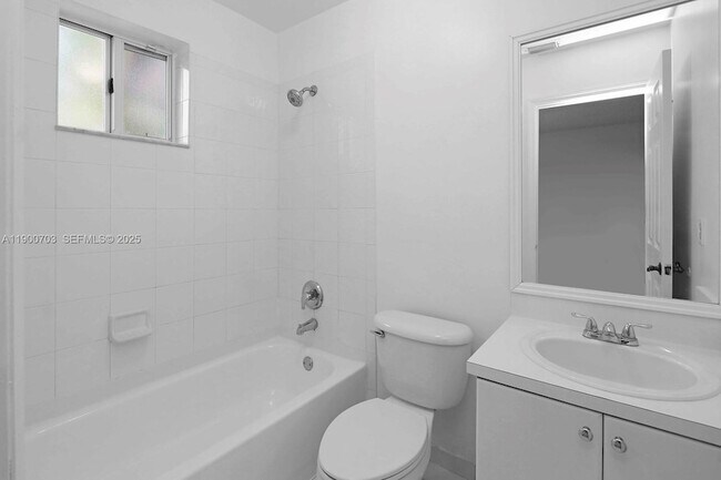 Building Photo - 2239 SE 25th Ave