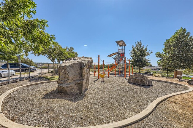 Building Photo - 213 Majestic Cedar Dr