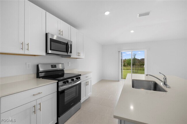Building Photo - 4087 lattuna Ln