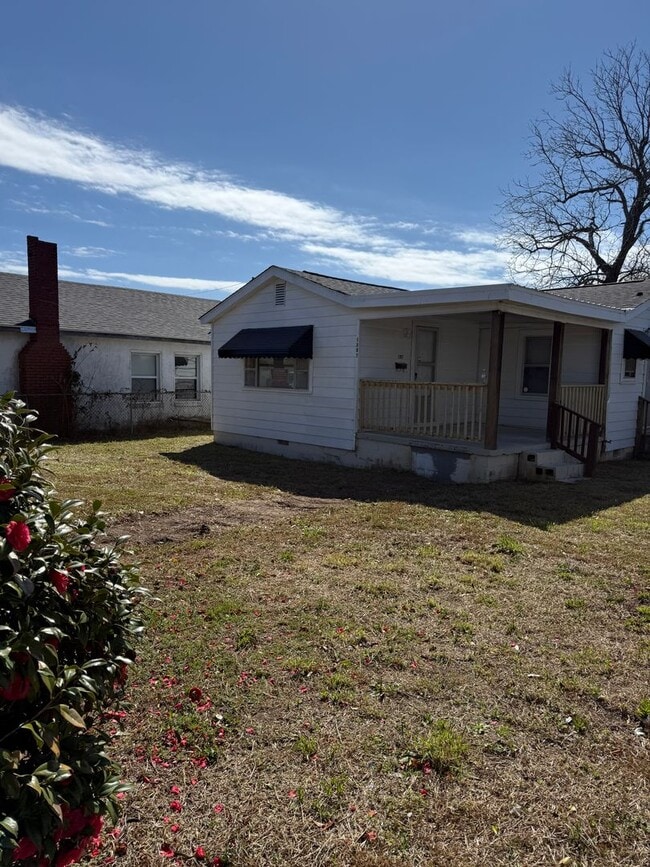 Building Photo - 2 bedroom home in Historic Downtown Walking District of Morehead City with fenced in yard