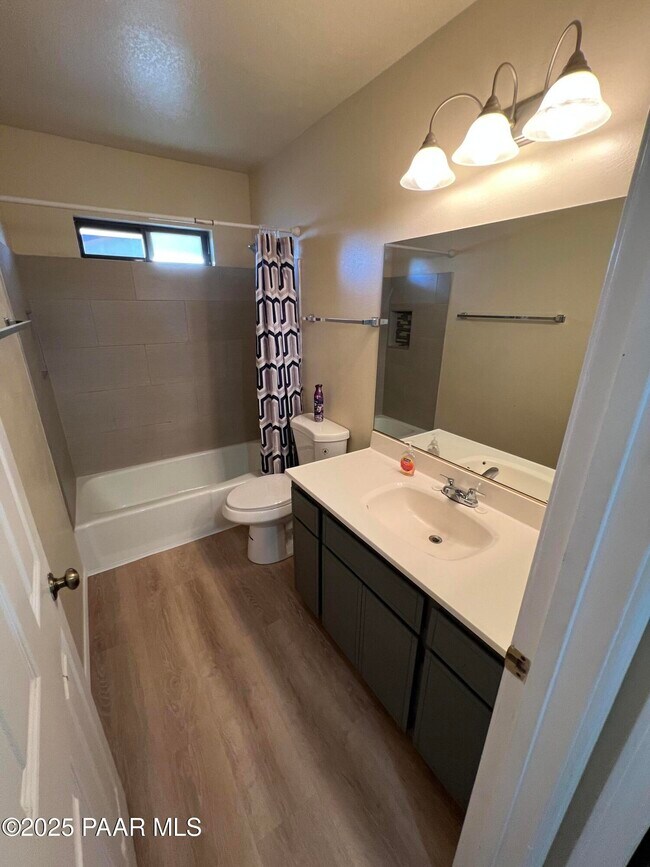 Building Photo - 8860 E Yavapai Rd