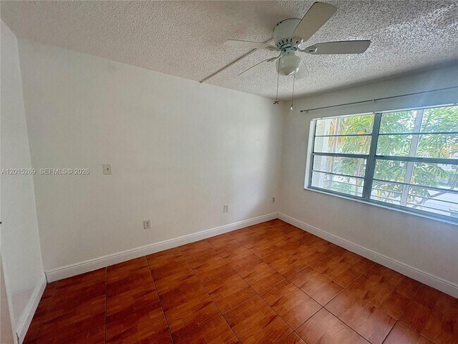 Building Photo - 4304 NW 9th Ave