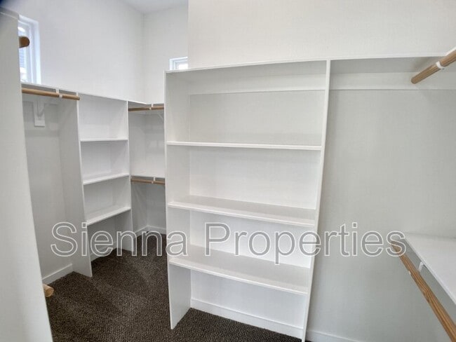 Building Photo - 255 Lourdes Ct