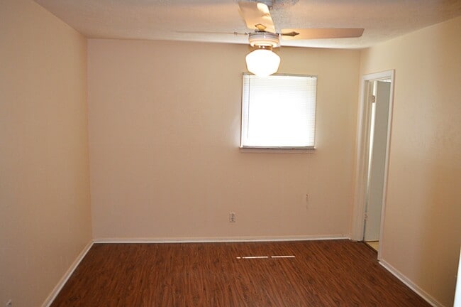 Building Photo - Charming Home In Waverly Park Addition