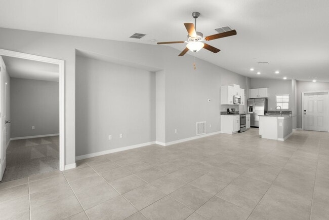 Building Photo - LIKE NEW Home for Rent in Cypress Mill!