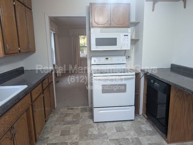 Building Photo - 5027 6th St NE