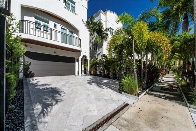 Building Photo - 61 Isle of Venice Dr