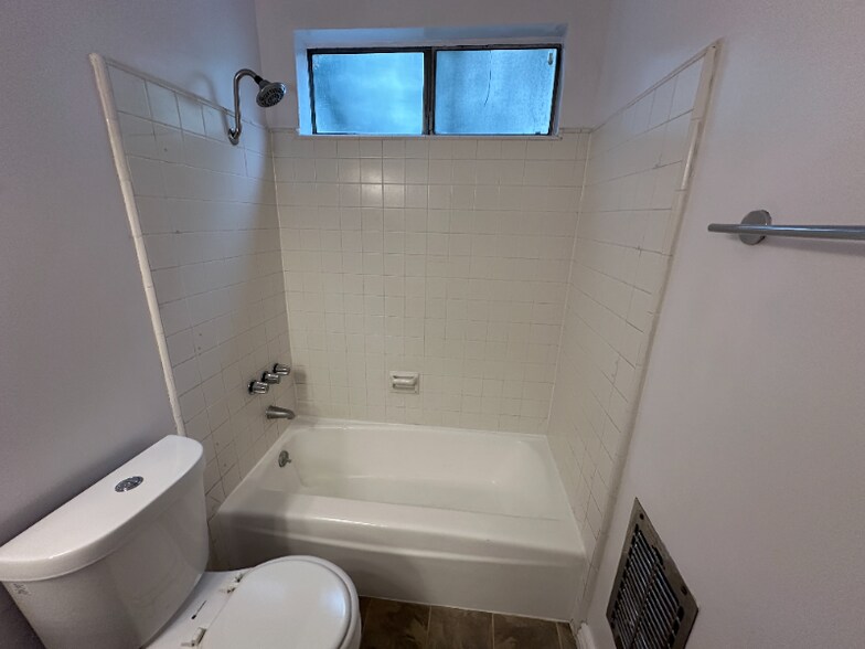 Building Photo - 1906 Pelham Ave