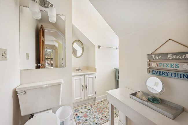 Building Photo - 256 Pioneer Loop