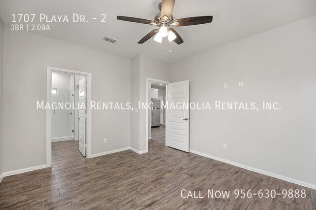 Building Photo - 1707 Playa Dr