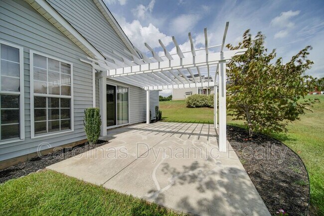 Building Photo - 120 Lantana Dr