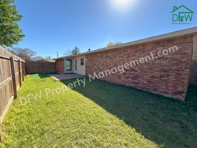 Building Photo - 8917 Vernon Dr