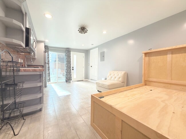 Building Photo - 341 Marie Ave