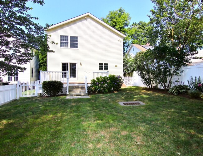 Building Photo - 570 Fairfield Ave