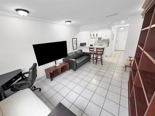 Building Photo - 405 N Ocean Blvd