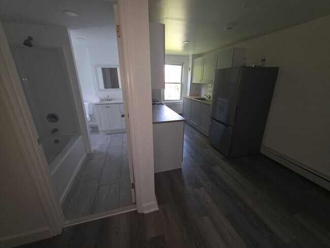 Building Photo - 2 bedroom apartment building - Poughkeepsie