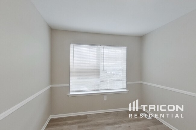 Building Photo - 96 Forrest Ct