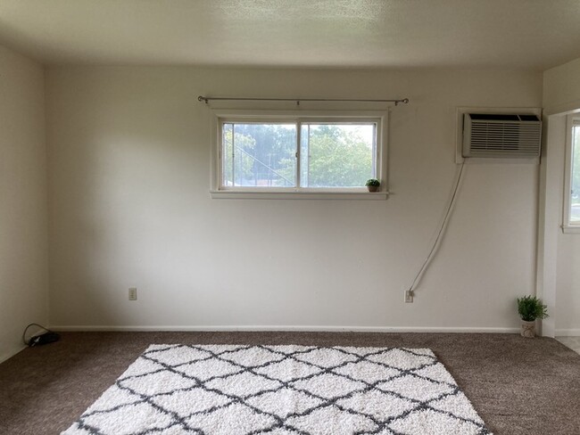 Building Photo - 805 3rd St SW