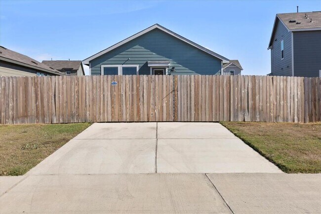 Building Photo - 210 Chapel Beck Dr